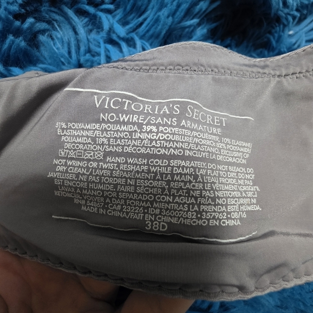 Victoria's Secret Wireless Convertible Light Padded Bra Size 38d - Picture 6 of 7